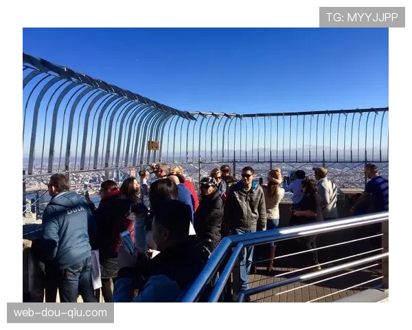 门将的神扑:纽约岛人队Ilya Sorokin连续三次扑出对方强打射门 门将的神扑:纽约岛人队Ilya Sorokin连续三次扑出对方强打射门